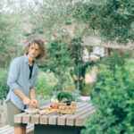 Cuisine d été extérieure près d un potager