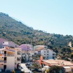 Appartement avec balcon dans une ville de montagne